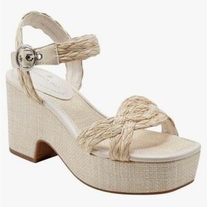 New Bandolino  Sabinna Platform Sandal size 6